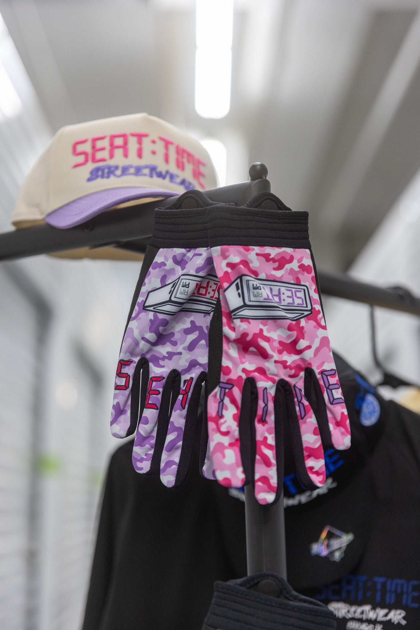 V1 Gloves