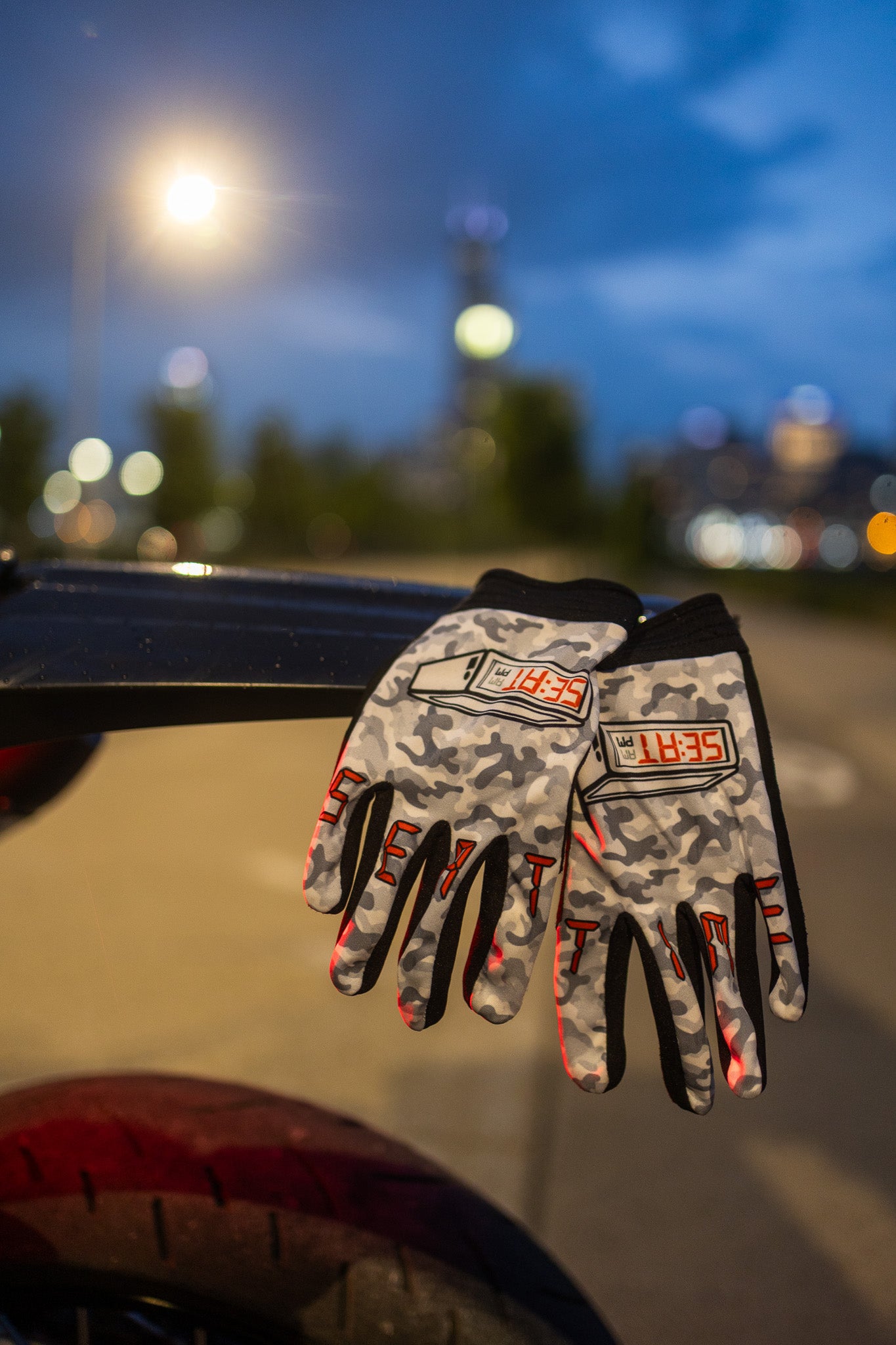 V1 Gloves